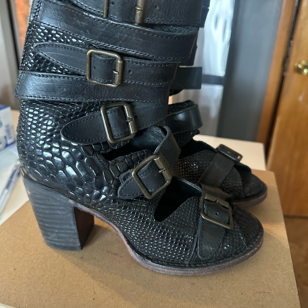 Freebird bond by Steven black shoes size 7